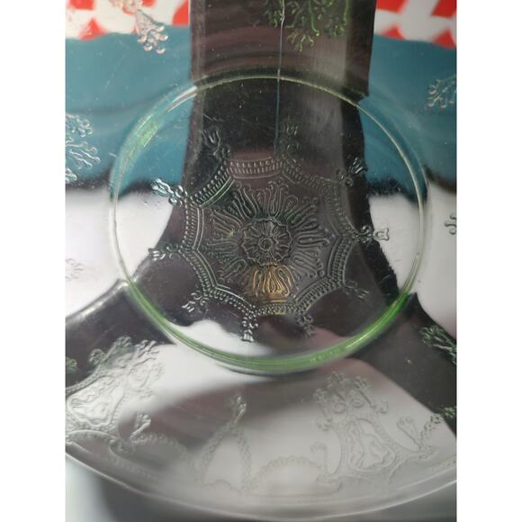 Uranium Glass Plates 2 Ultra Rare Victorian Flower Sailor Wheel Like Design Glow - Picture 6 of 8